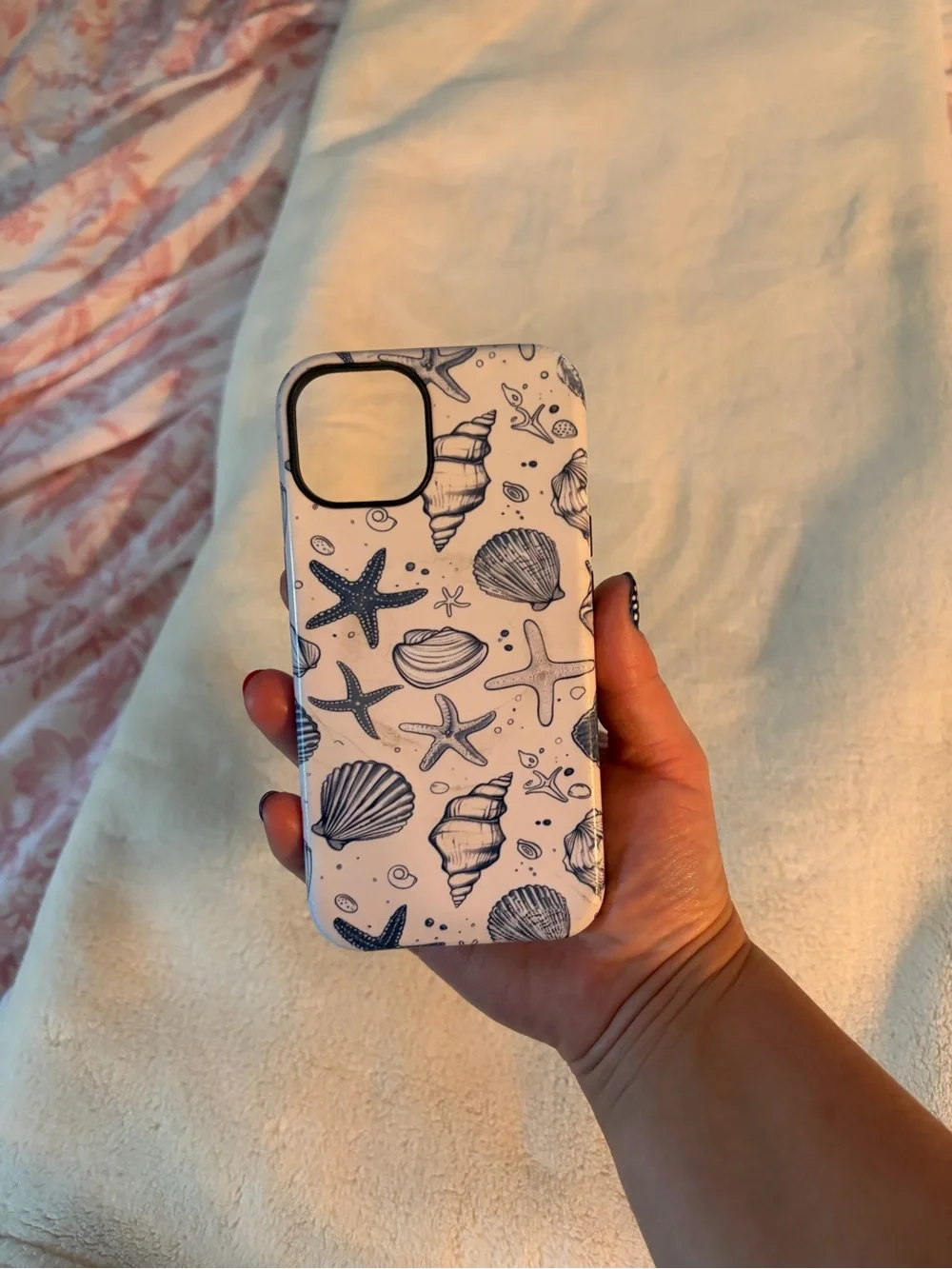 Sea Shell Pattern White & Navy IPhone 13/14 Case